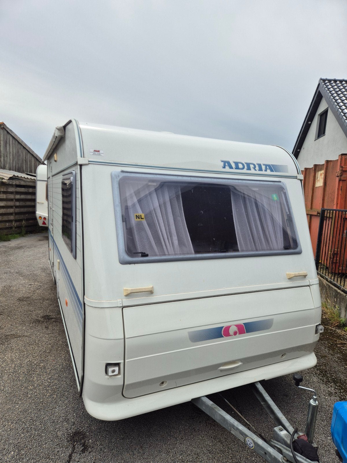 Adria 430 PH Altea Vastbed,Middenzit,Zakluifel, Schokbreker, Vast bed, Bedrijf, Treinzit