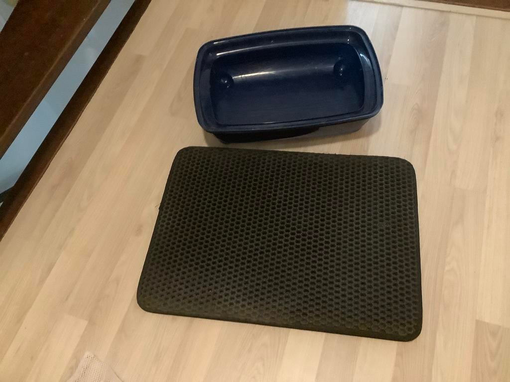 Uitloopmat 55 cm x 40 cm  + kleine kattenbak, Dieren en Toebehoren, Kattenbakken, Ophalen of Verzenden, Zo goed als nieuw, Open