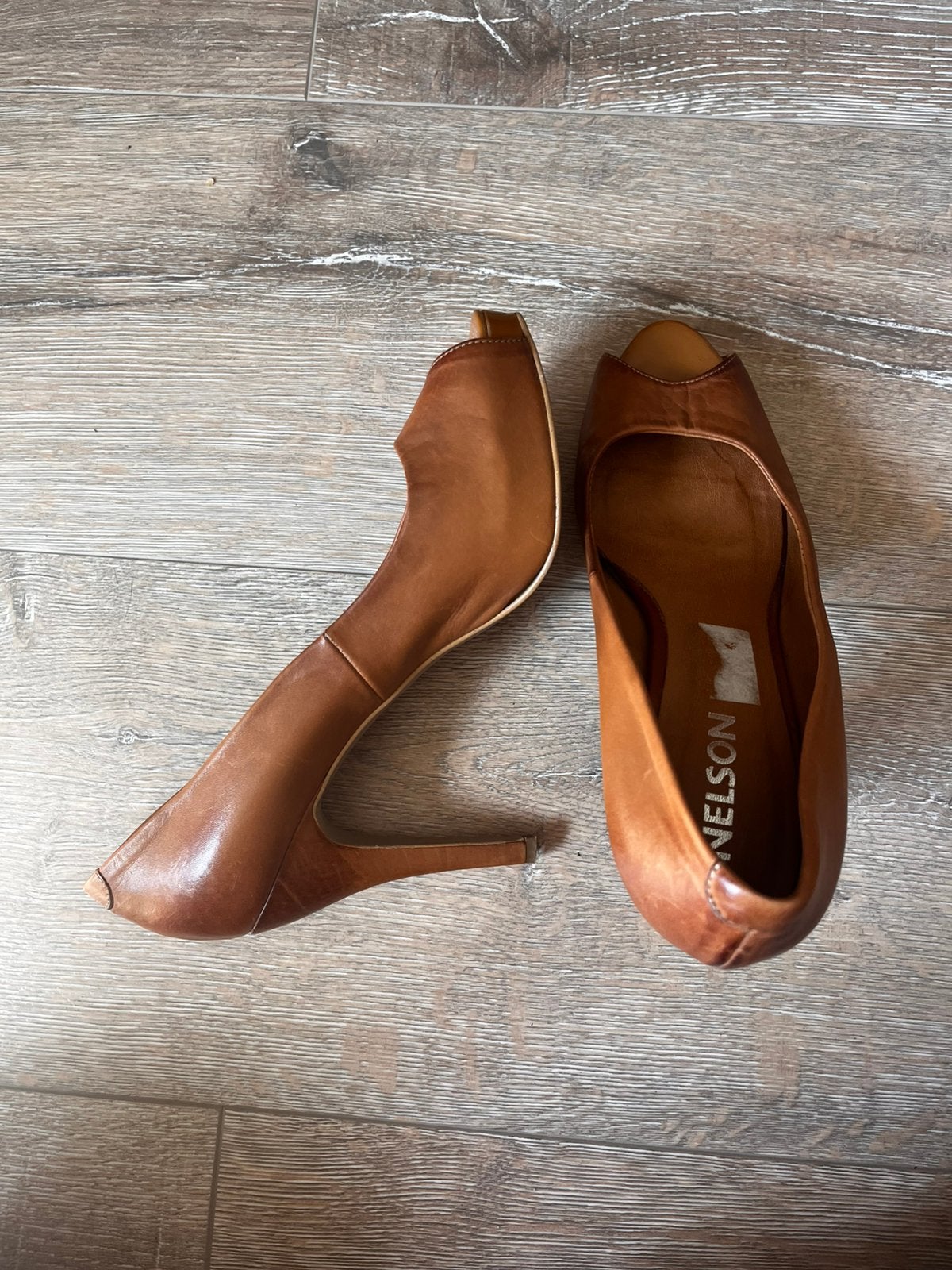 Nelson - Leren bruine peeptoe pumps, Pumps, Bruin, Ophalen of Verzenden, Zo goed als nieuw