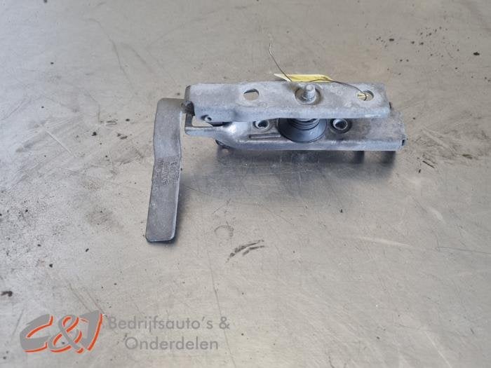Slotmechaniek Motorkap van een Mercedes Sprinter, Gebruikt, -, Ophalen of Verzenden, -