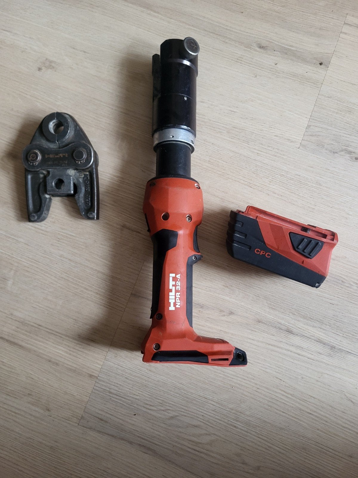 Hilti NPR 32-A  met accu en persbek 16, Ophalen of Verzenden, Gebruikt, Overige typen, Hilti
