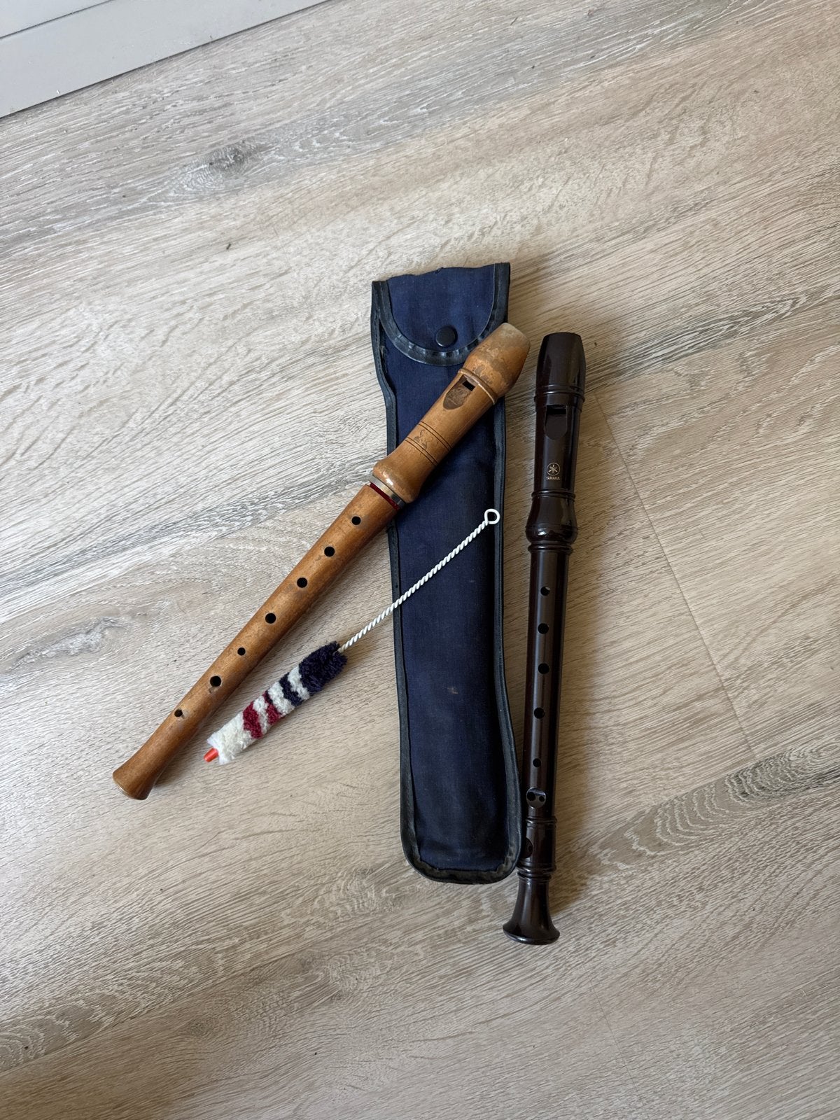 Twee blokfluiten (Yamaha en pelikan) met hoes en wisser, Muziek en Instrumenten, Blaasinstrumenten | Blokfluiten, Ophalen of Verzenden