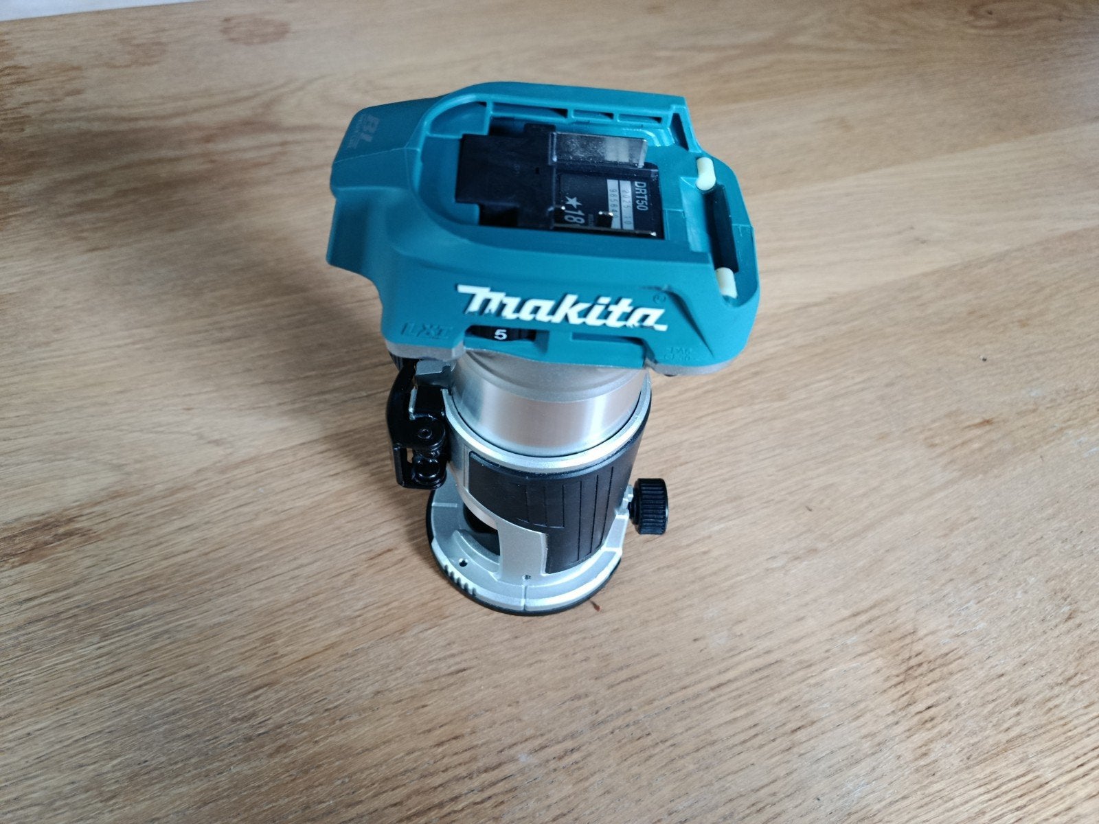 Makita DRT50 18V Accu Bovenfrees - nieuw, Accu, Nieuw, Ophalen of Verzenden, Makita