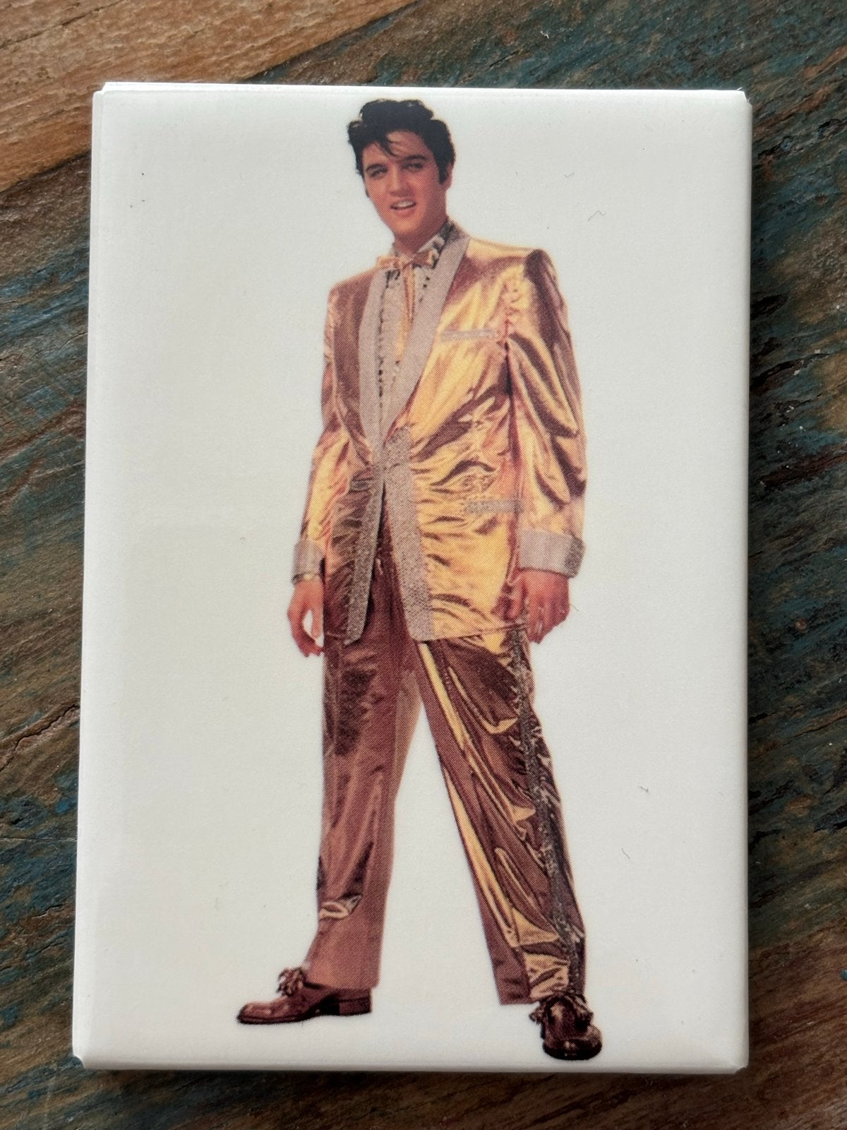 Elvis Presley magneet gouden pak  - EPE - Made in USA, Ophalen of Verzenden, Nieuw, Gebruiksvoorwerp