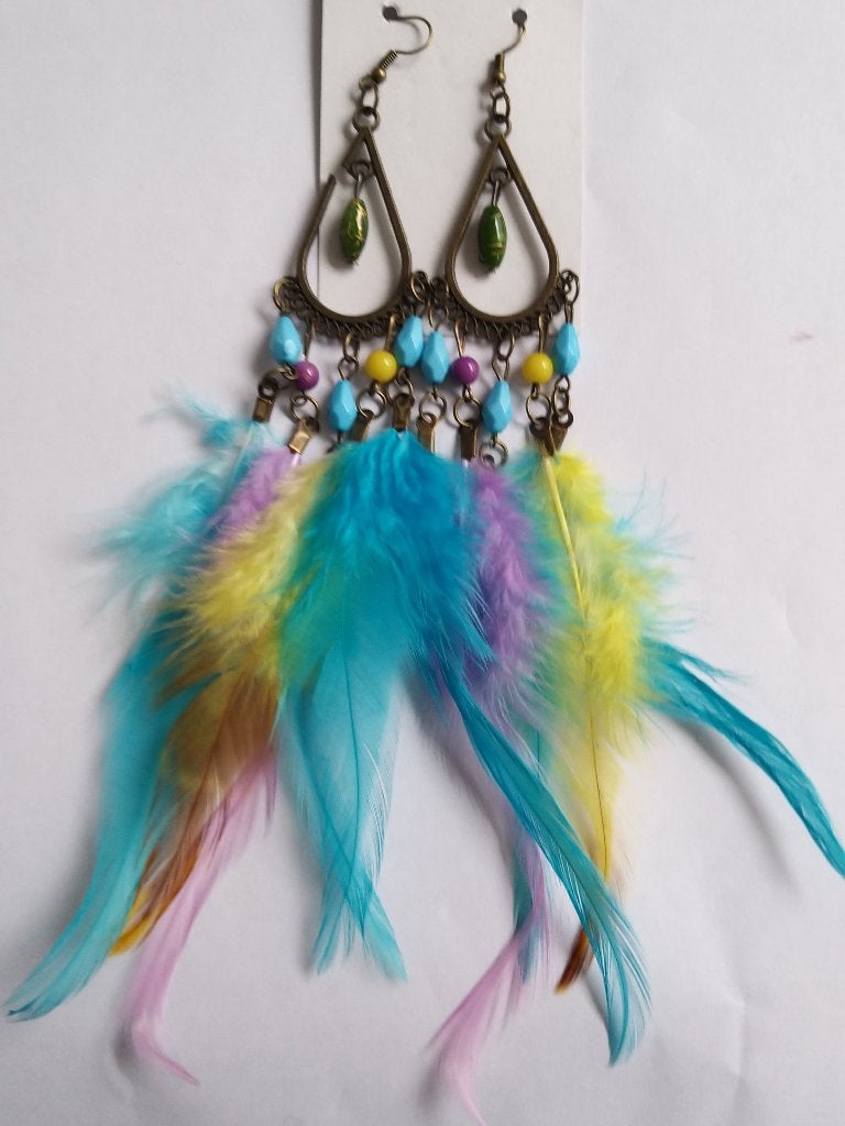 Lila turquoise gele veren met kraaltjes hang oorbellen, Ophalen of Verzenden, Nieuw, Overige materialen, Hangers