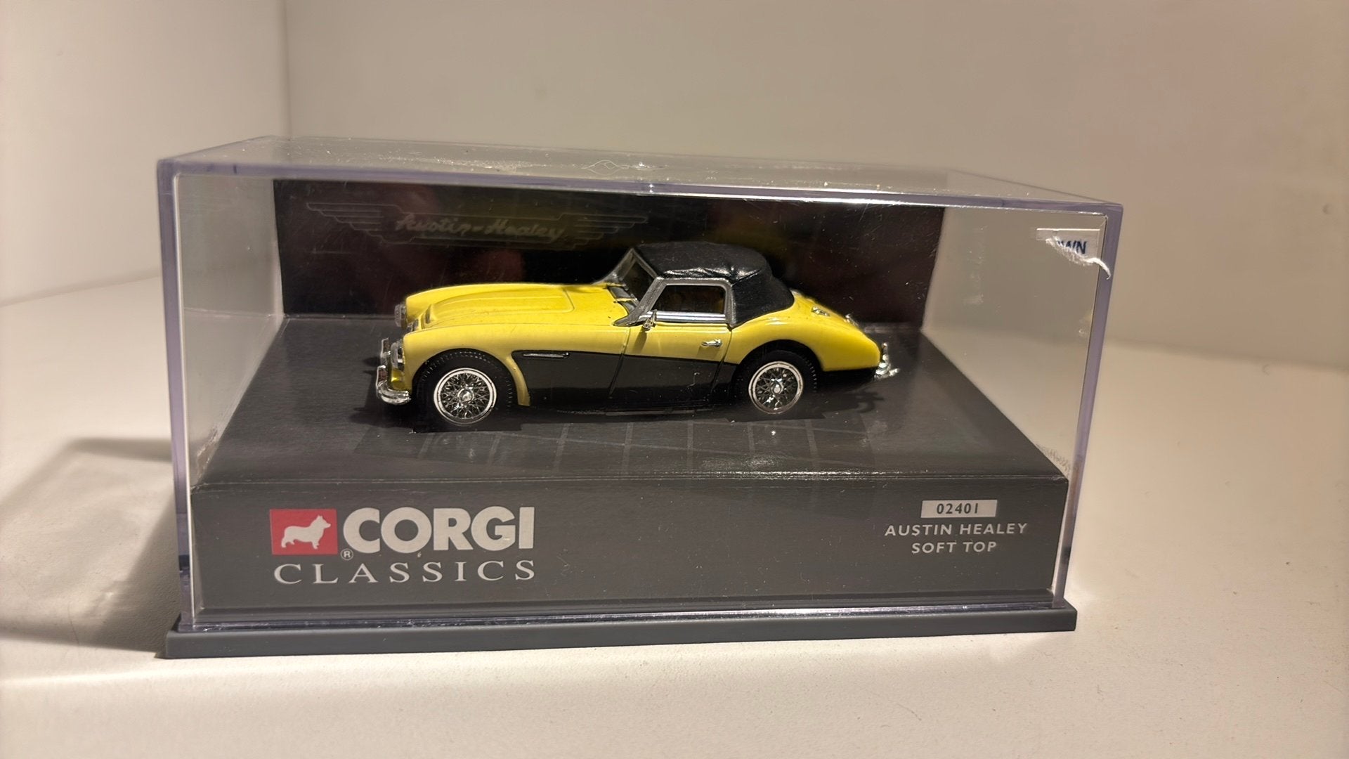 Austin healey soft top corgi 1.43