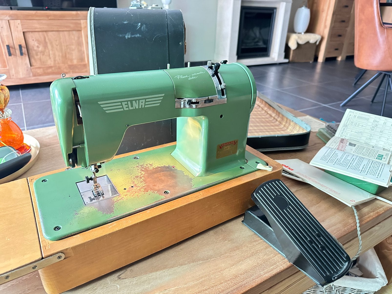 Elna Plana automatic electric naaimachine, Antiek en Kunst, Antiek | Naaimachines, Ophalen