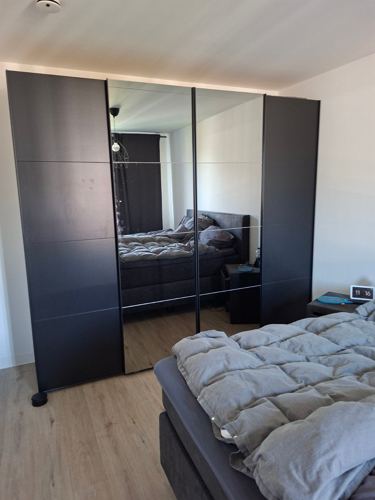 Grote kledingkast met spiegeldeuren - 270x235 cm, Ophalen, Overige materialen, Gebruikt, 200 cm of meer