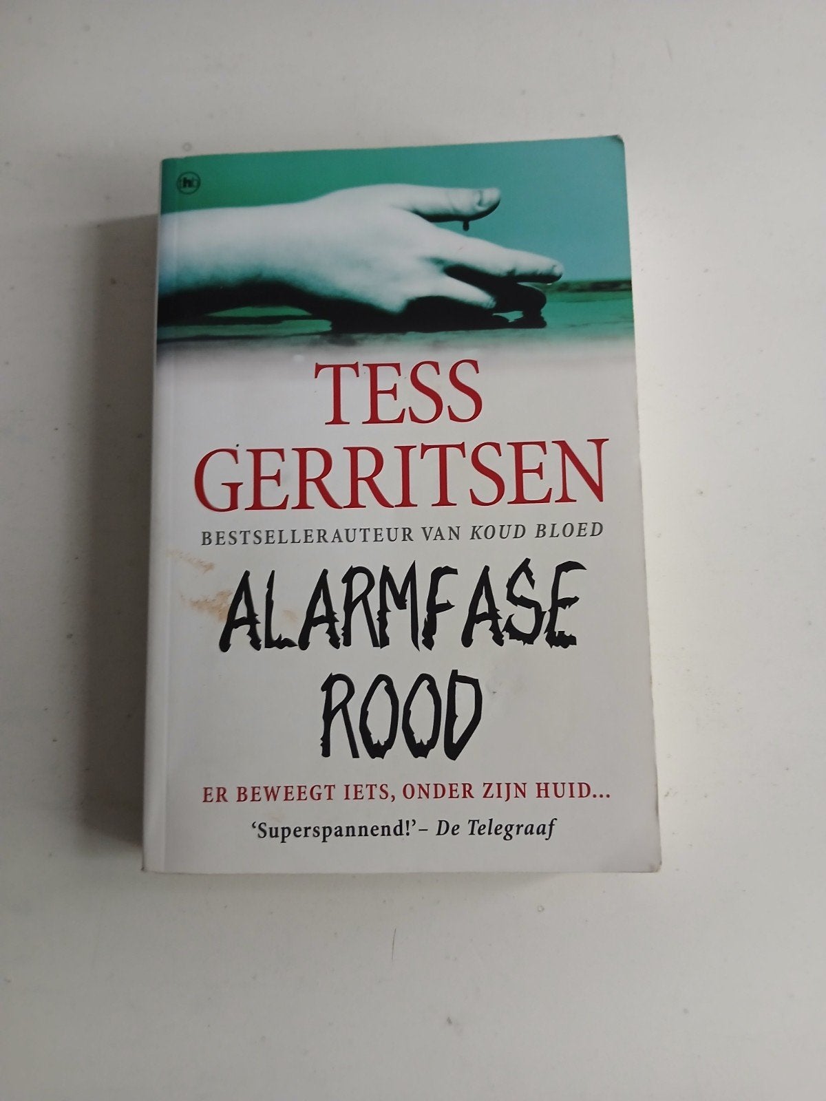 Tess Gerritsen - Alarmfase Rood (Thriller), Ophalen of Verzenden, Zo goed als nieuw, Tess Gerritsen