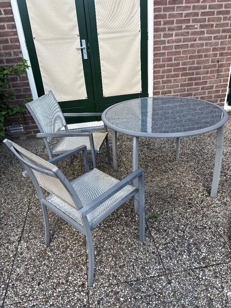 Buiten tafel en 2 stoelen, Ophalen, Gebruikt, Rond, Metaal