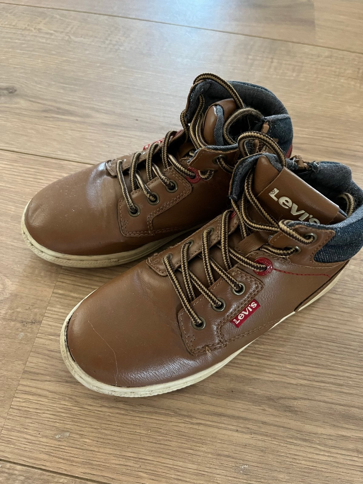 Levi's bruine hoge sneakers maat 32 voor jongens, Gebruikt, Schoenen, Ophalen of Verzenden, Jongen