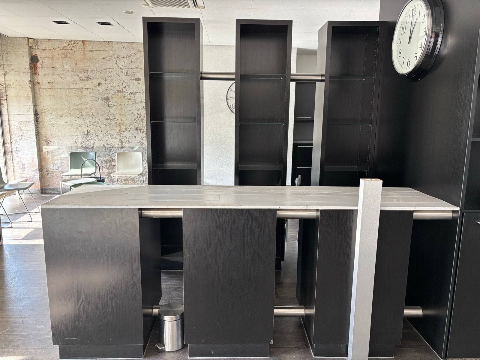 Moderne balie met kasten en glazen planken, Ophalen of Verzenden, Gebruikt