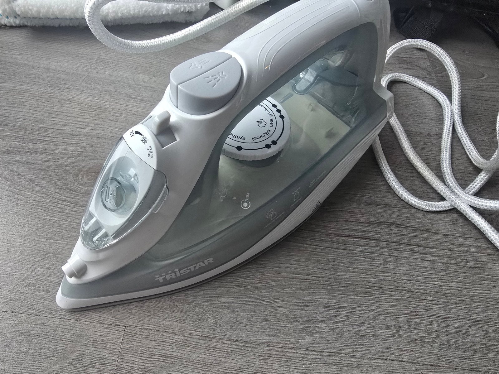 Steam iron / stoom strijkijzer, Witgoed en Apparatuur, Strijkijzers en Strijkplanken, Ophalen, Zo goed als nieuw