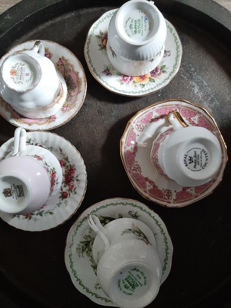 Kop en schotels  bone china, Verzamelen, Porselein, Kristal en Bestek, Ophalen, Zo goed als nieuw, Porselein, Kop en/of schotel