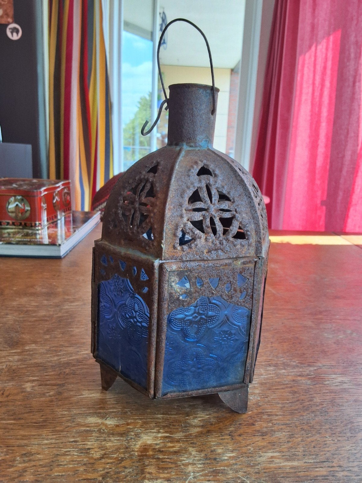 Brocante lantaarn met blauw glas, Ophalen of Verzenden