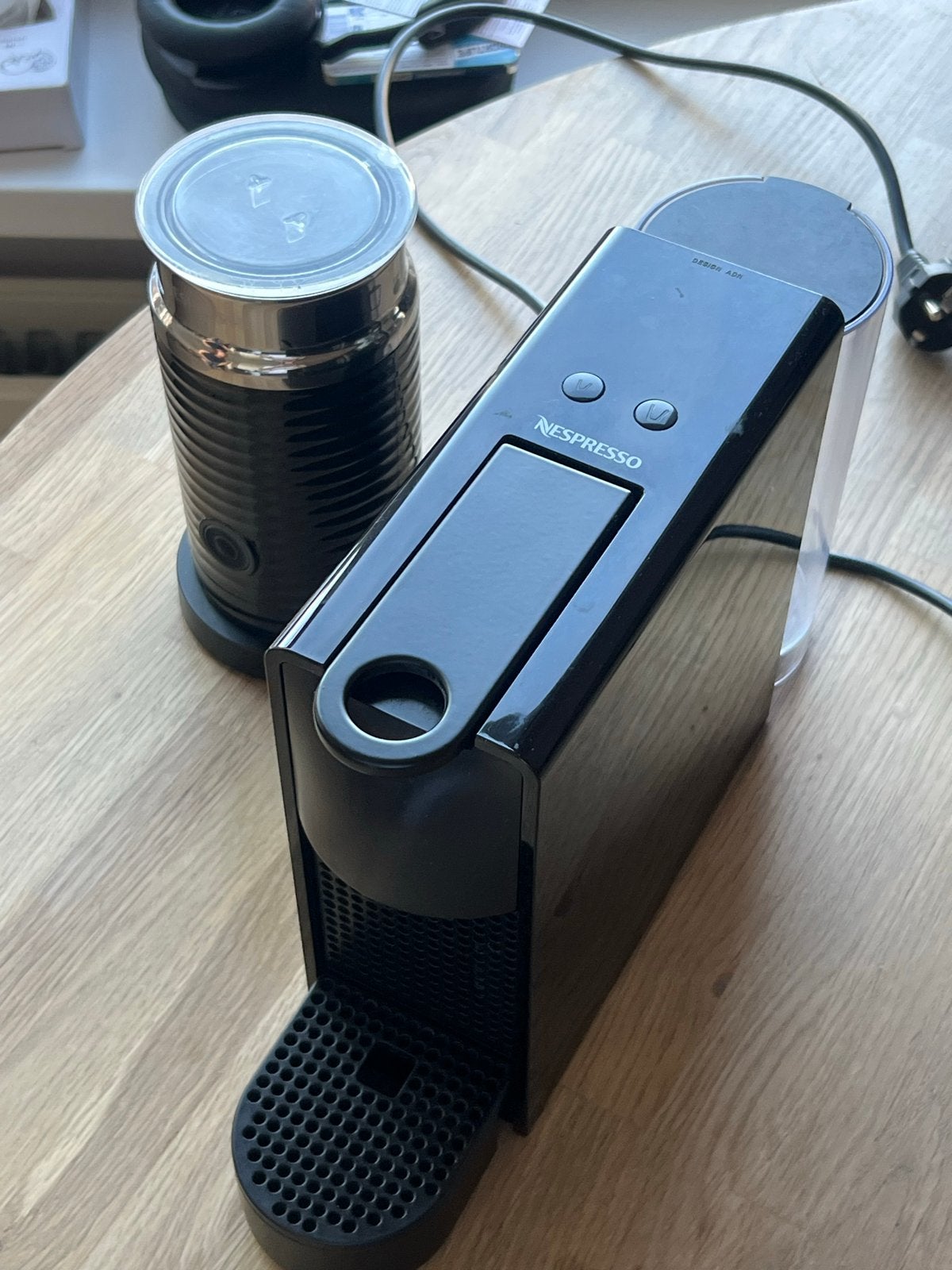 Nespresso Essenza Mini + Aeroccino melkopschuimer, Verzenden, Espresso apparaat, Zo goed als nieuw, 1 kopje