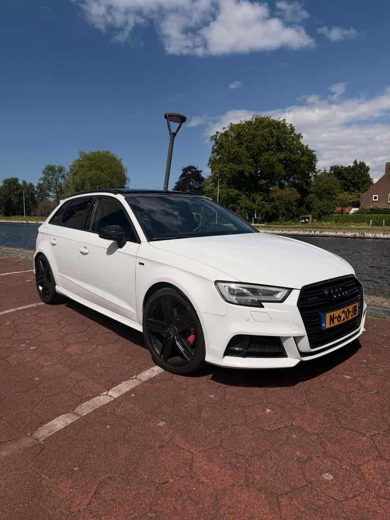 Audi A3 2.0 Tfsi Sportback 140KW AUT 2017 Wit, Auto's, Automaat, 730 kg, Zwart, 1984 cc