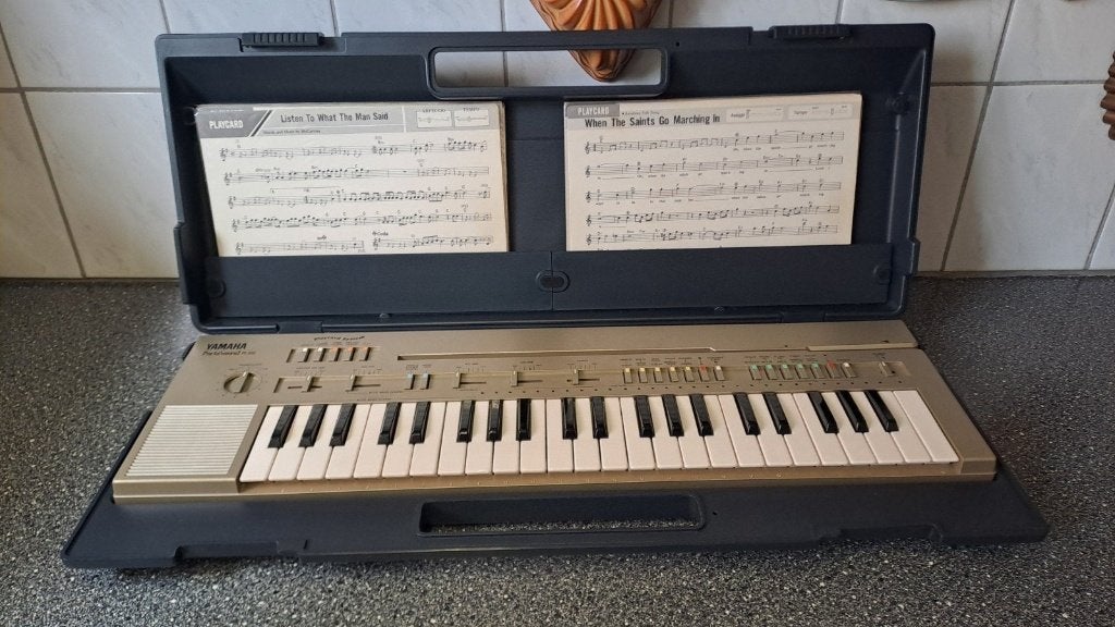 Aangeboden: een vintage yamaha portasound pc-100 keyboard, 61 toetsen, Onbekend, Yamaha, Ophalen of Verzenden