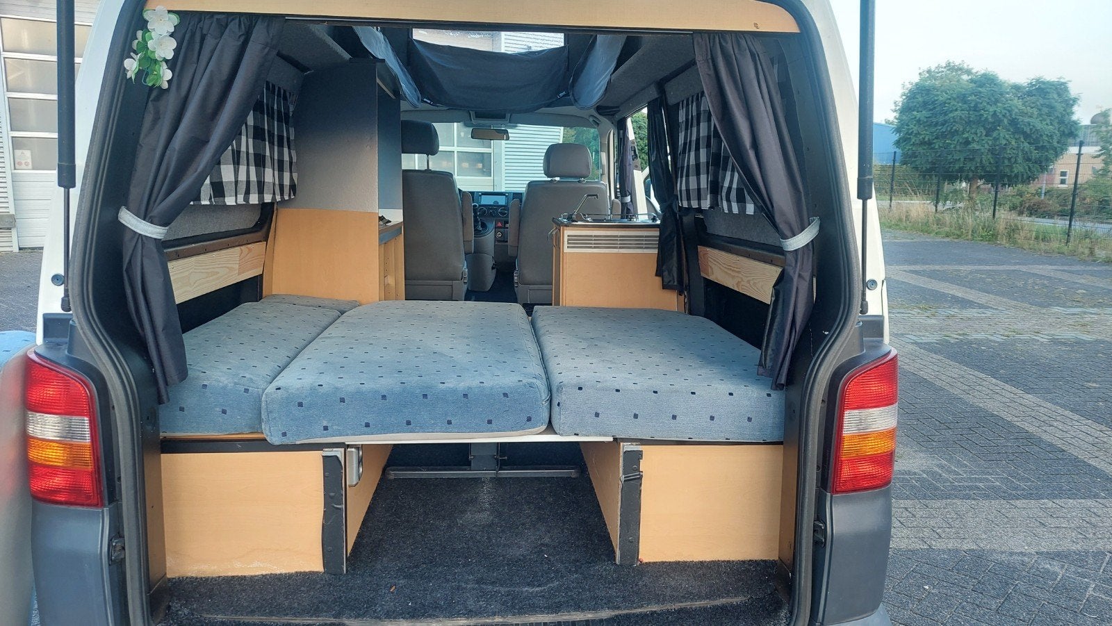 Foto 17 van VW T5 REIMO # 6 ZIT+4 SLAAPPLAATSEN # SLAAPHEFDAK #LENGTEZIT