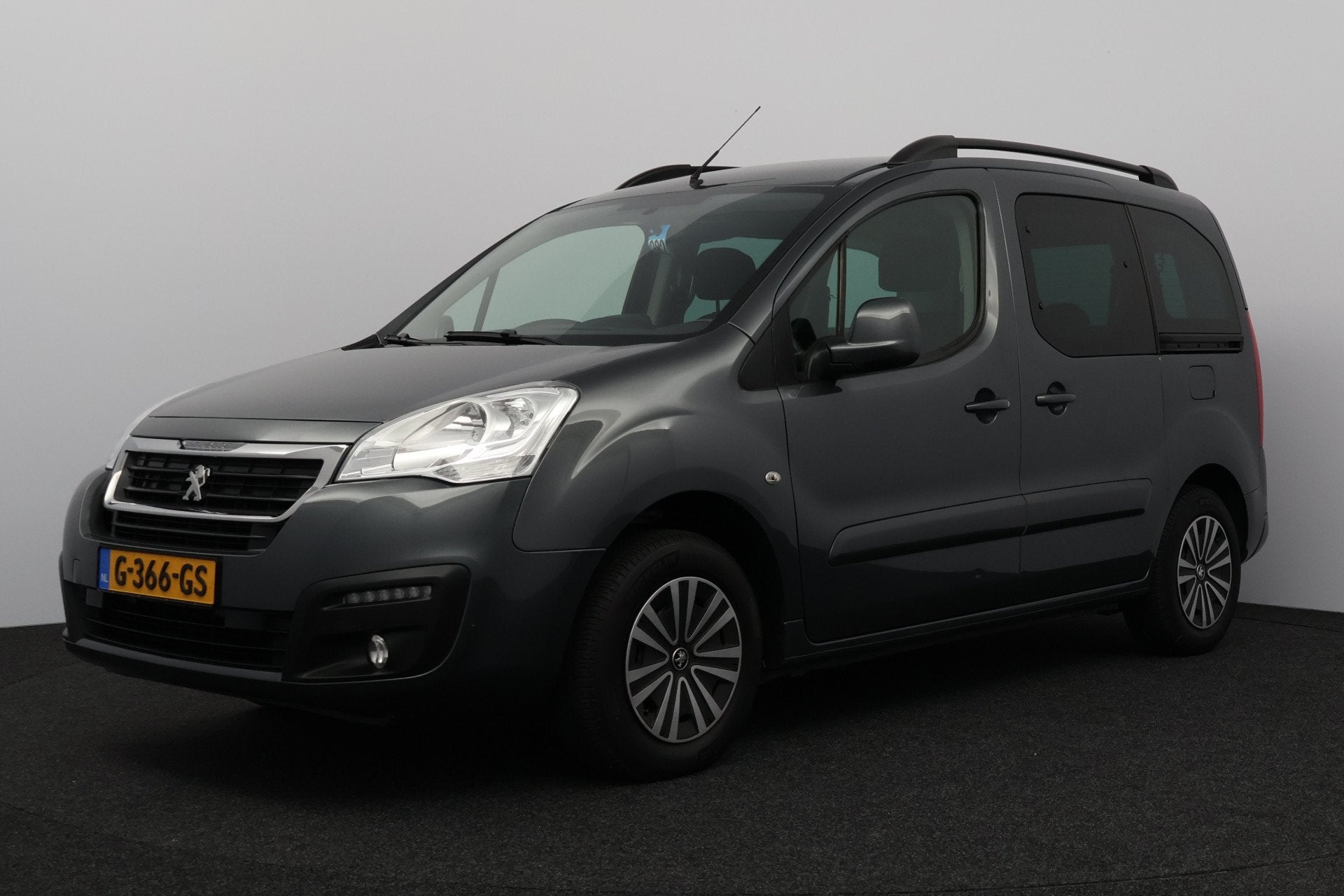 Peugeot Partner Tepee 1.2 PureTech Active/ D-Riem verv: 95.0, Auto's, Voorwielaandrijving, Stof, Gebruikt, 1199 cc