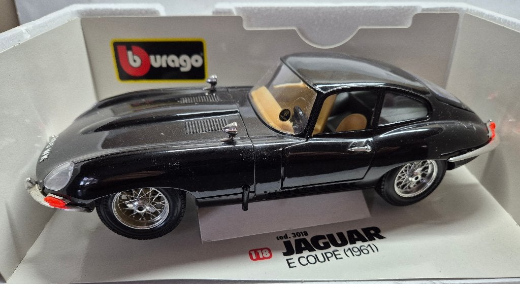 Jaguar E Coupe 1961 Modelauto 1:18 in doos, Hobby en Vrije tijd, Modelauto's | 1:18, Ophalen of Verzenden, Zo goed als nieuw, Auto