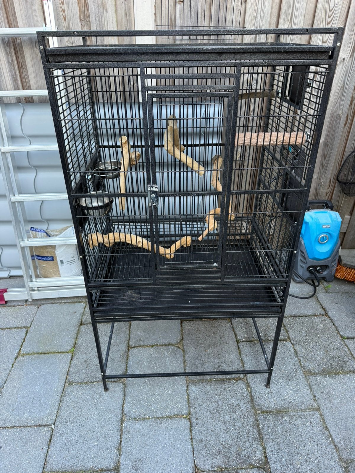 Ruime Vogelkooi / Papegaaienkooi te Koop, Dieren en Toebehoren, Ophalen, Zo goed als nieuw, Metaal, Vogelkooi