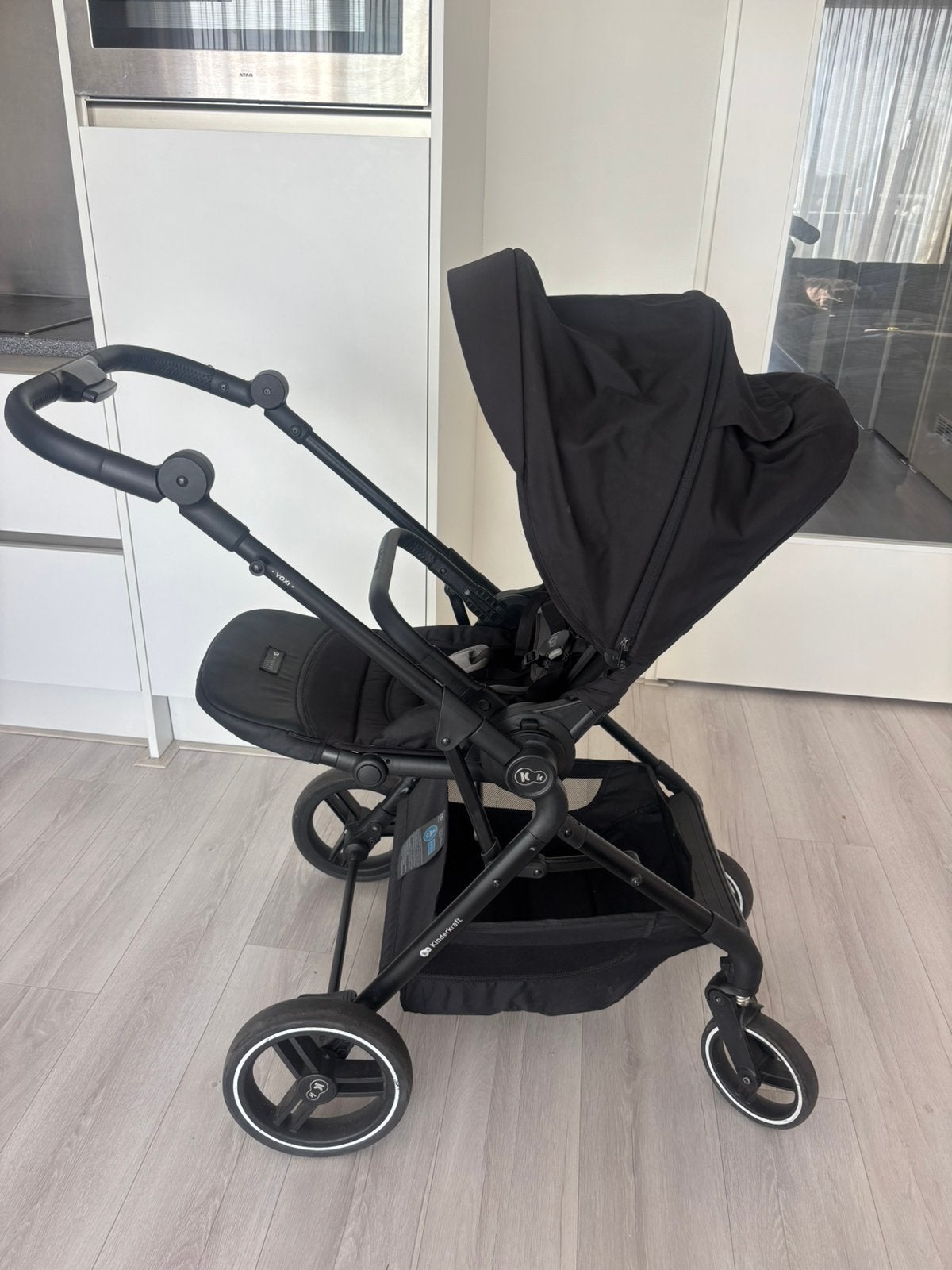 Foto 3 van Kinderkraft yoxi 2-in1 zwarte kinderwagen