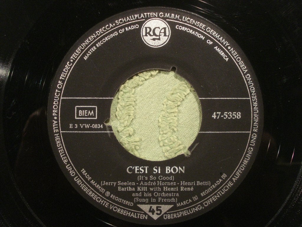 Eartha Kitt 7" Vinyl Single: ‘C’est si bon’ (Duitsland), Gebruikt, 7 inch, Single, Ophalen of Verzenden