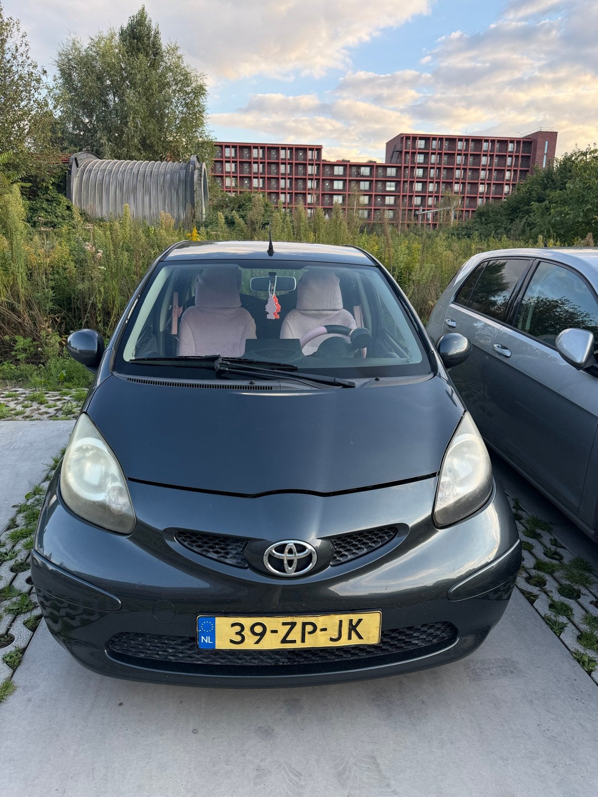 Toyota Aygo (CARPLAY) 1.0 12V Vvt-i 5DRS 2008 Grijs, Voorwielaandrijving, 4 stoelen, 68 pk, Origineel Nederlands