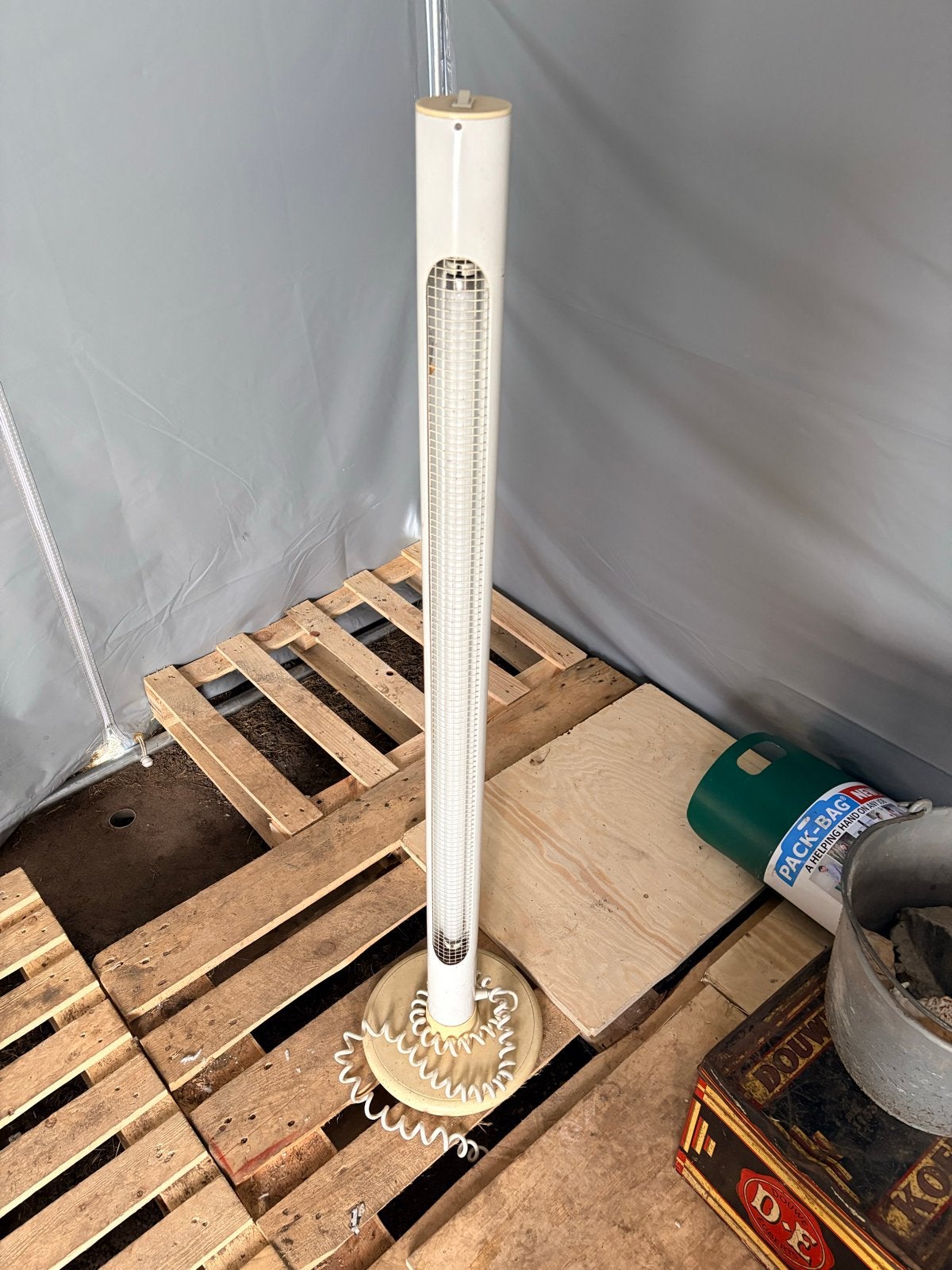 Vintage vloerlamp / staande lamp met spiraalvoet, Huis en Inrichting, Ophalen, Kunststof, Gebruikt, Overige fittingen