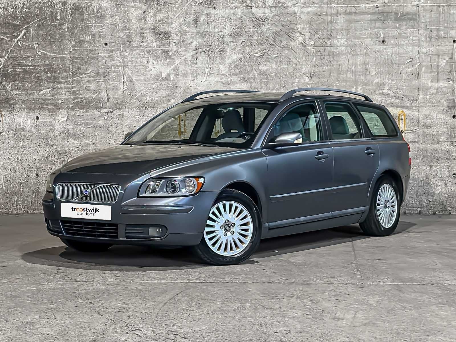 Volvo V50 2.4i Elite 170pk 2004 (Origineel-NL), 34-PD-RJ, Auto's, Voorwielaandrijving, Gebruikt, 700 kg, Origineel Nederlands
