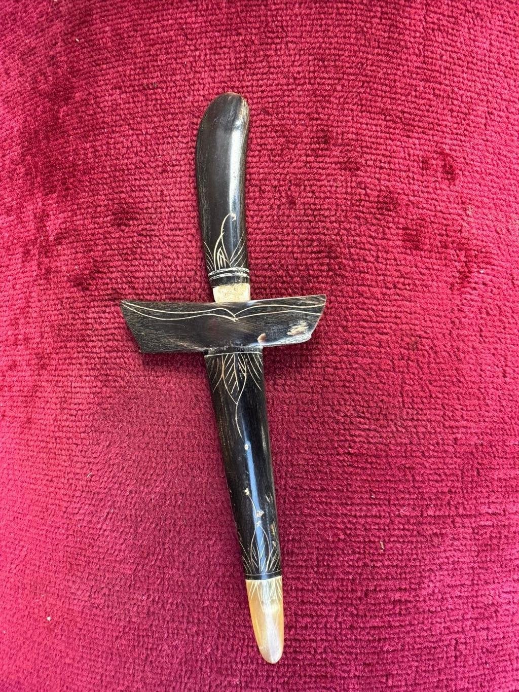 antieke kleine kris-keris met schede (hoorn en been), Ritueel object, Natuurlijk materiaal, 17 cm, Gesneden