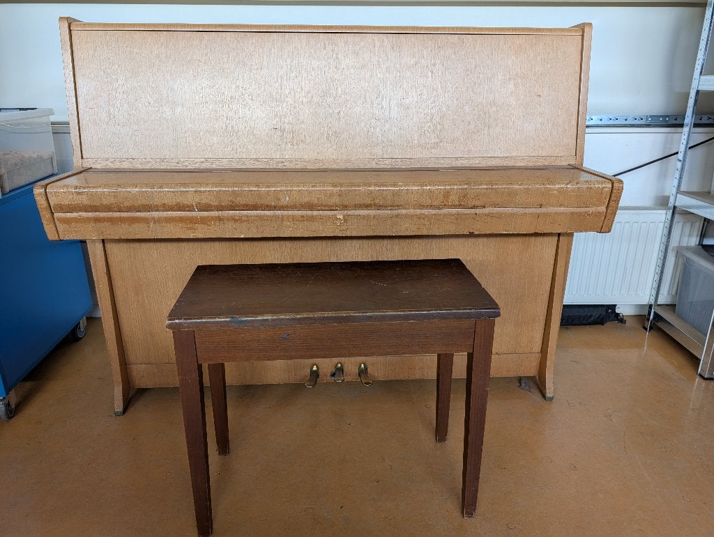 Karaktervolle piano te koop., Muziek en Instrumenten, Piano's, Ophalen, Gebruikt, Bruin, Piano
