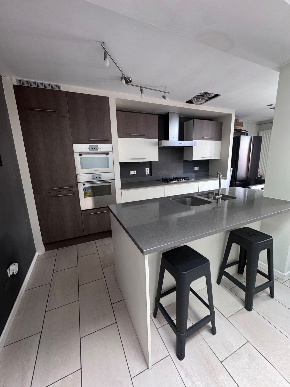 PRACHTIGE MODERNE KEUKEN MET KOOKEILAND, Ophalen, Zo goed als nieuw, Wit, Composiet
