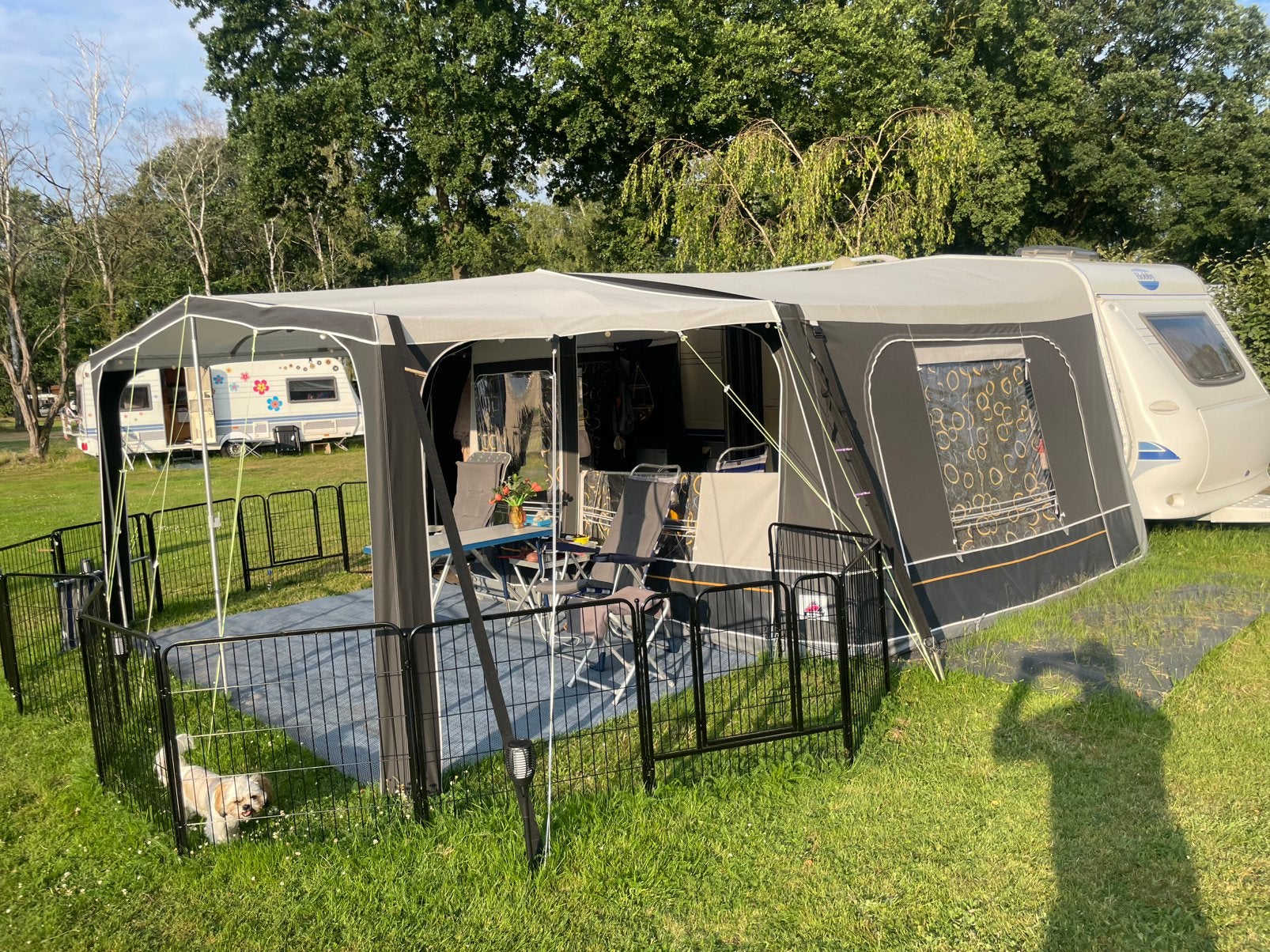 Hobby uit 2003 met voortent , luifel en aanbouw, Schokbreker, Hobby, Treinzit, 750 - 1000 kg