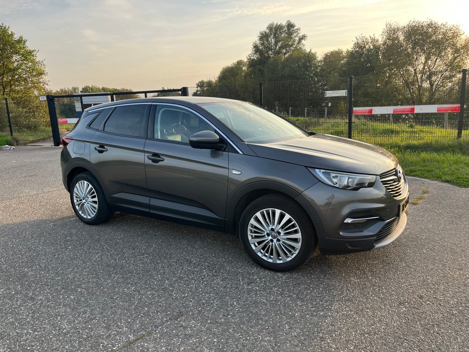 Opel Grandland X 1.2 Turbo 130pk S&S 2019 Grijs, Auto's, Voorwielaandrijving, 15 km/l, 1199 cc, Origineel Nederlands