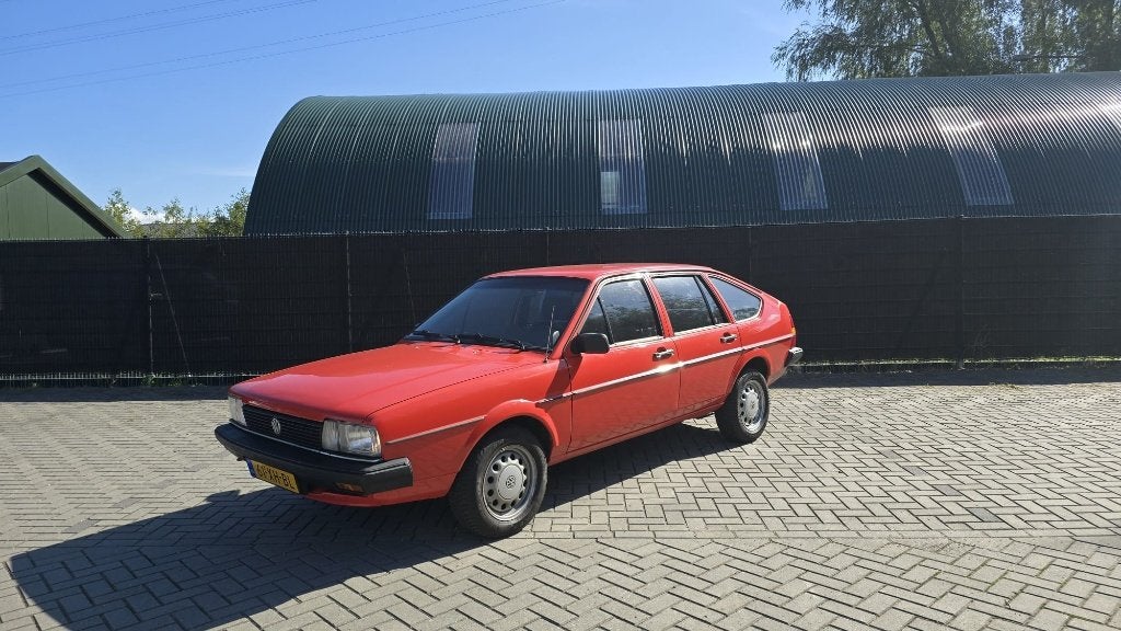 Volkswagen Passat 1981 Nieuwe APK 1.6 Benzine, Auto's, Voorwielaandrijving, Handgeschakeld, 75 pk, Hatchback