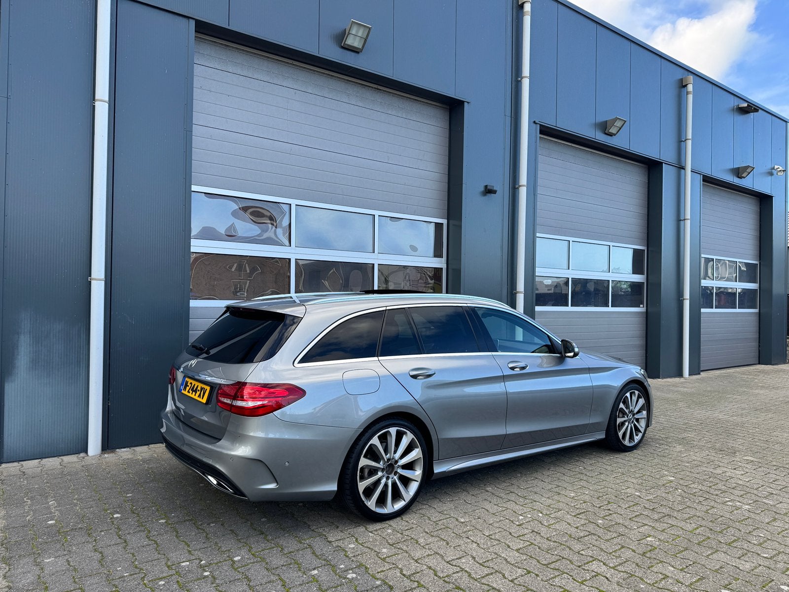 Mercedes-Benz C220 CDI Estate AMG | Pano | Trekhaak | Leder, Auto's, Automaat, Dealer onderhouden, Achterwielaandrijving, 1800 kg