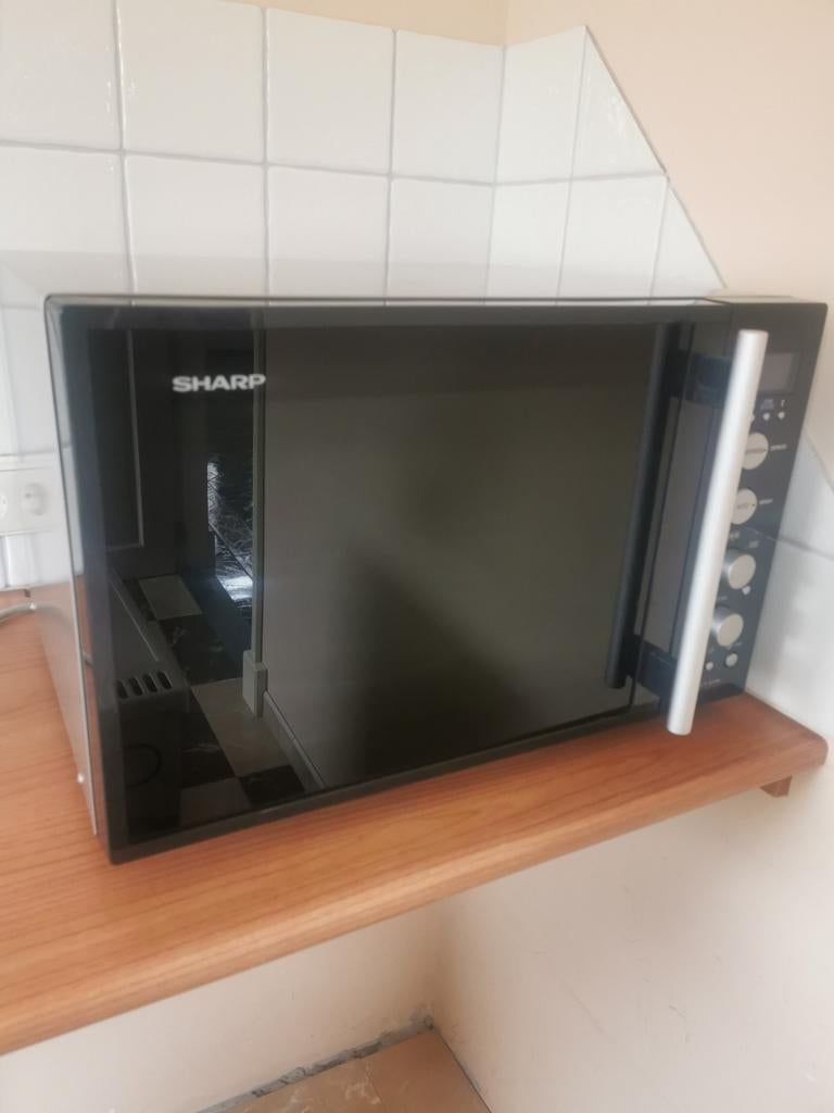 Sharp R-939(BK)-A combimagnetron met grill en oven, Ophalen