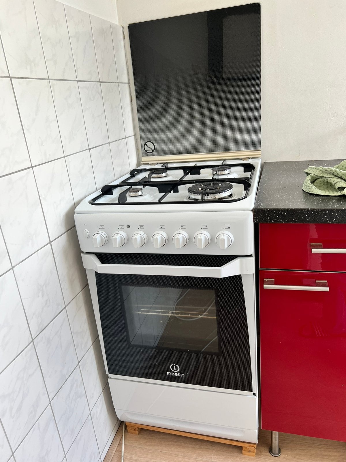 Indesit gasfornuis 50cm vierpits met elektrische oven, Witgoed en Apparatuur, Ophalen, Gebruikt, 4 kookzones, Gas
