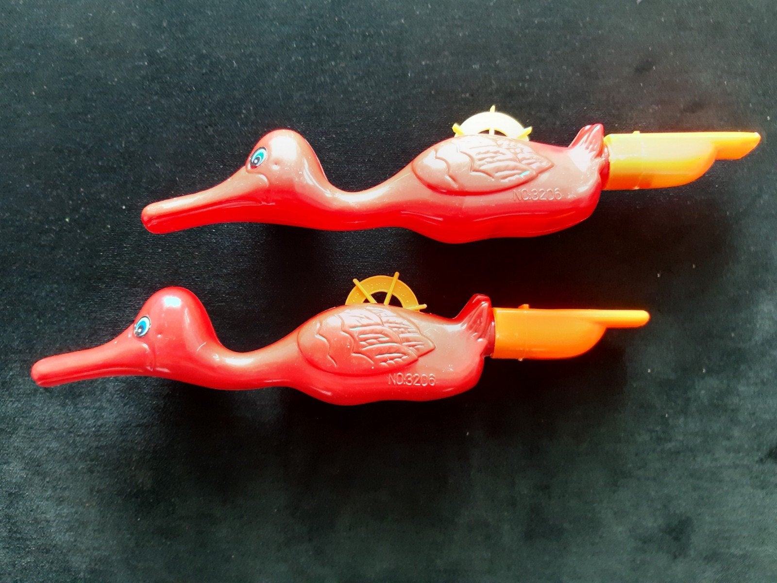 Plastic fluitjes.  Eenden, Ophalen of Verzenden