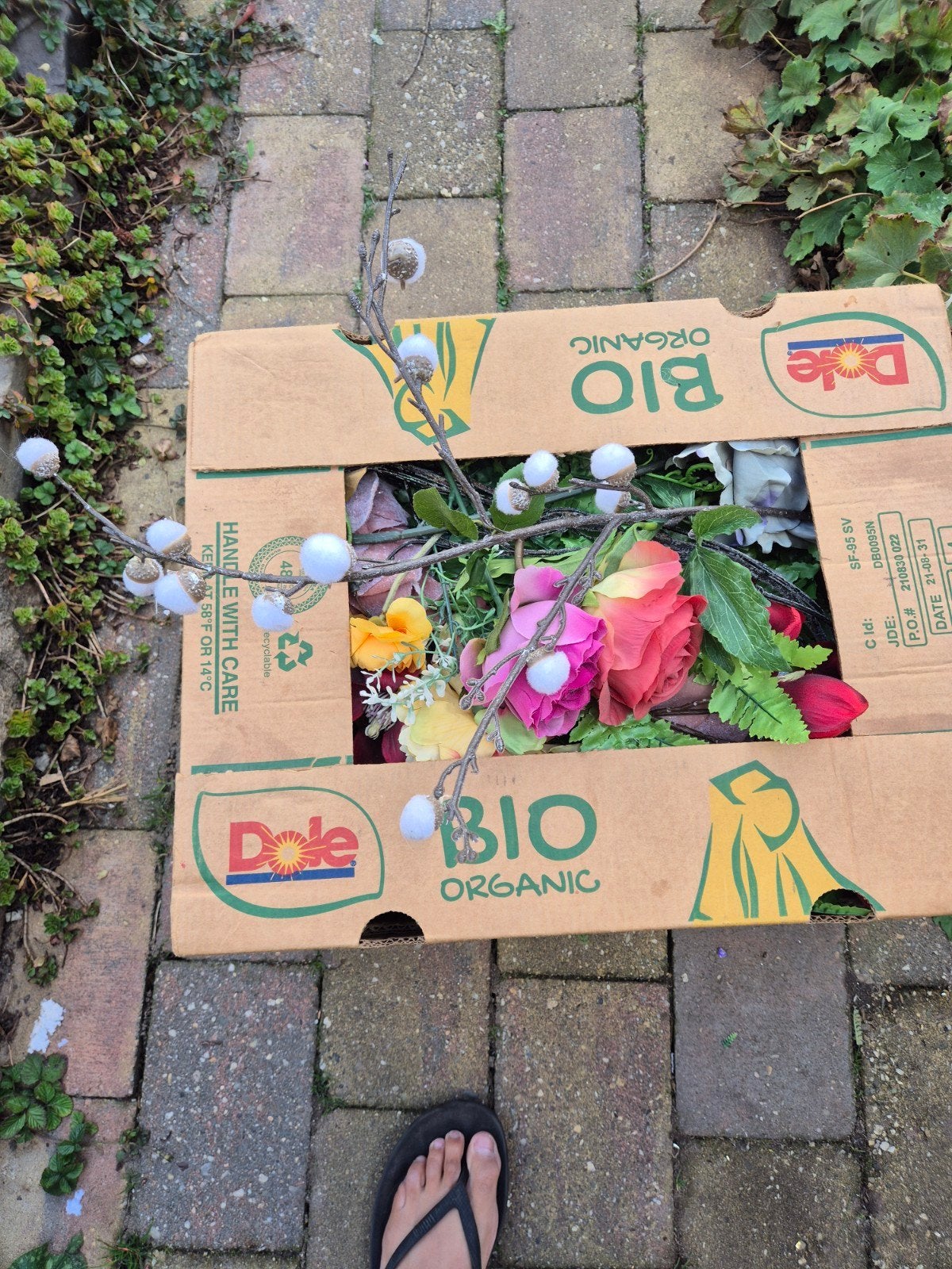Bananendoos vol kunstbloemen - Nieuw en gebruikt, Binnen, Kunstbloem, Nieuw, Textiel