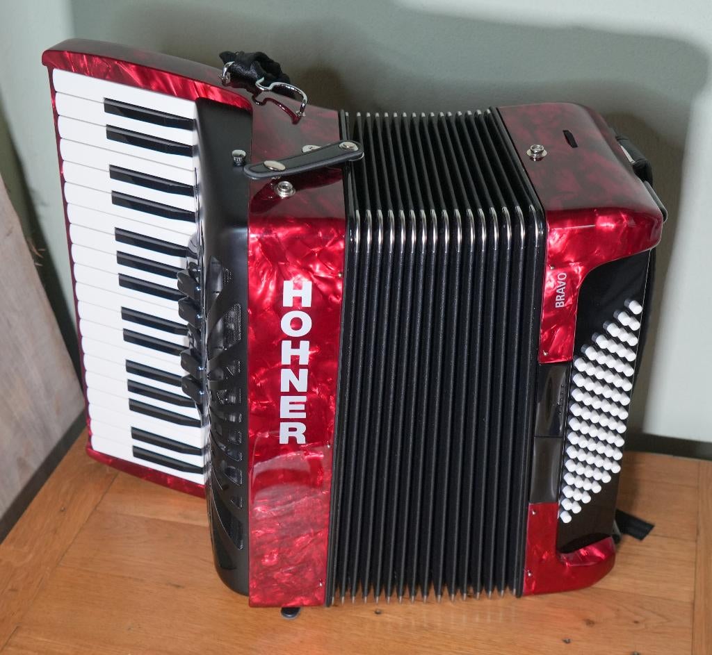 Nieuwe Accordeon, Hohner Bravo III 72 Bas  Rood  Luxe Gigbag, Muziek en Instrumenten, Accordeons, Ophalen, 72-bas, Toetsaccordeon