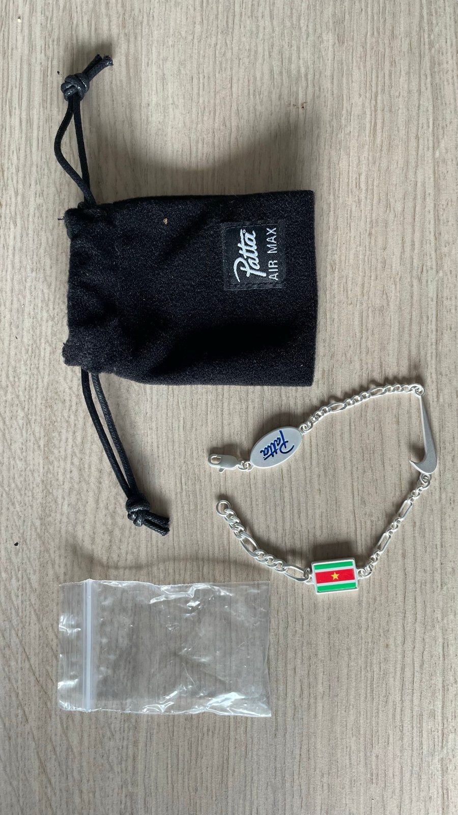 Patta Air Max Nike zilveren armband met Surinaamse vlag, Ophalen of Verzenden, Zo goed als nieuw, Zilver