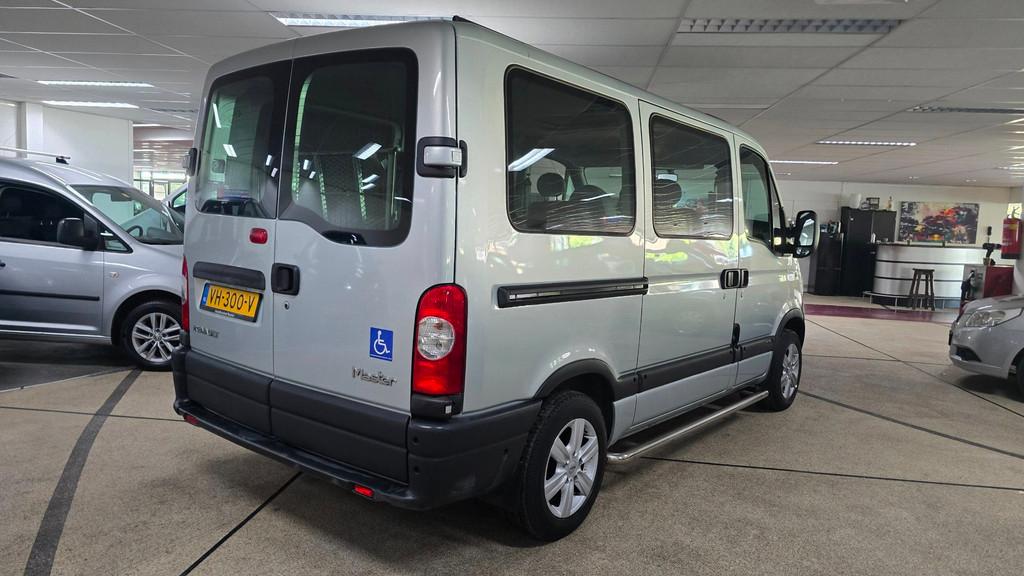 Renault Master T28 2.5 dCi L1H1 rolstoelbus alles automatisc, Auto's, 101 pk, Gebruikt, 4 cilinders, Renault