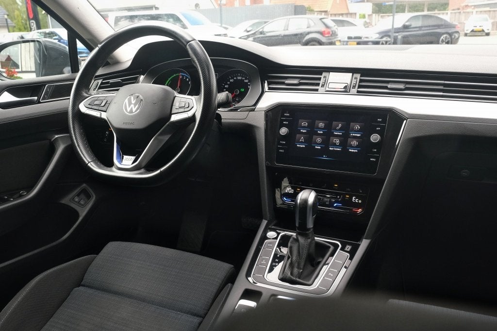 Volkswagen Passat Variant 1.4 TSI PHEV GTE (bj 2021), Dealer onderhouden, Stof, Gebruikt, 4 cilinders