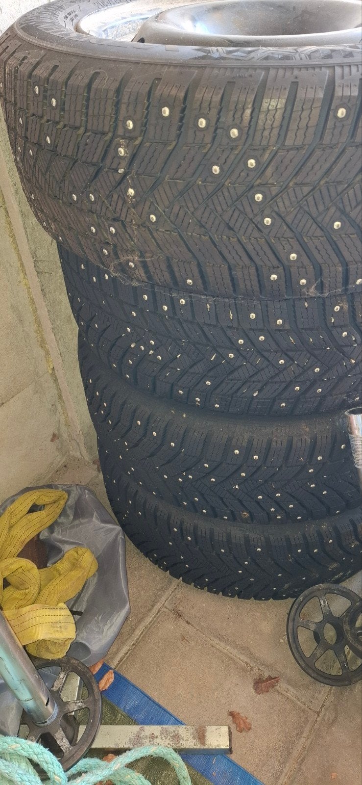 spijkerbanden met metalen velg, Ophalen, Zo goed als nieuw