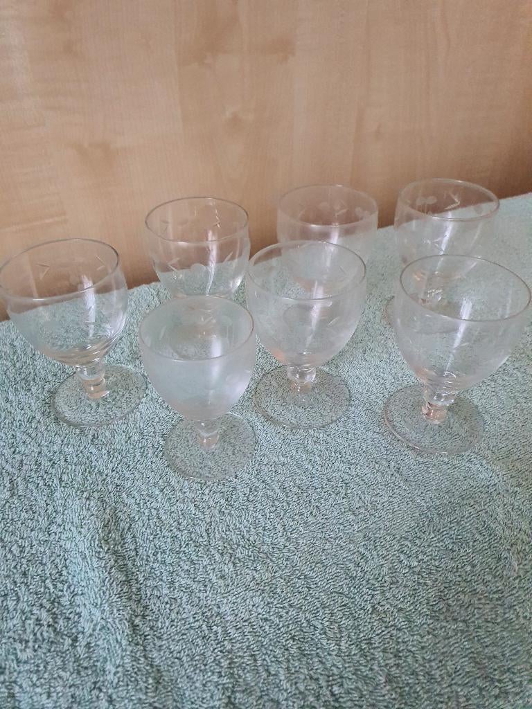 6 wijnglazen en 1 likeur glas ( jaren 50), Antiek en Kunst, Antiek | Glas en Kristal, Ophalen of Verzenden
