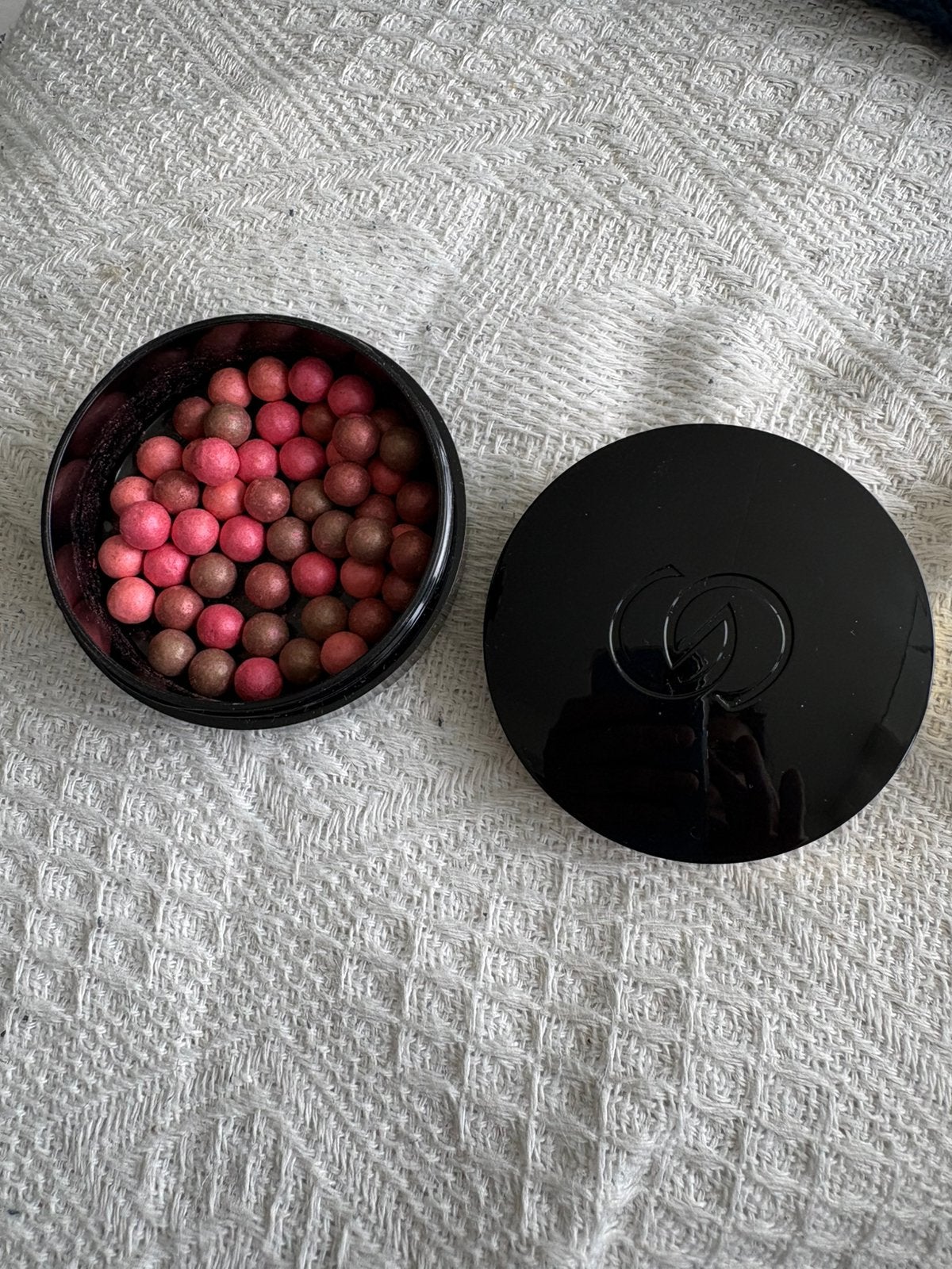 Oriflame Giordani Gold pearls limited edition cherry touch, Wangen, Nieuw, Ophalen of Verzenden, Make-up