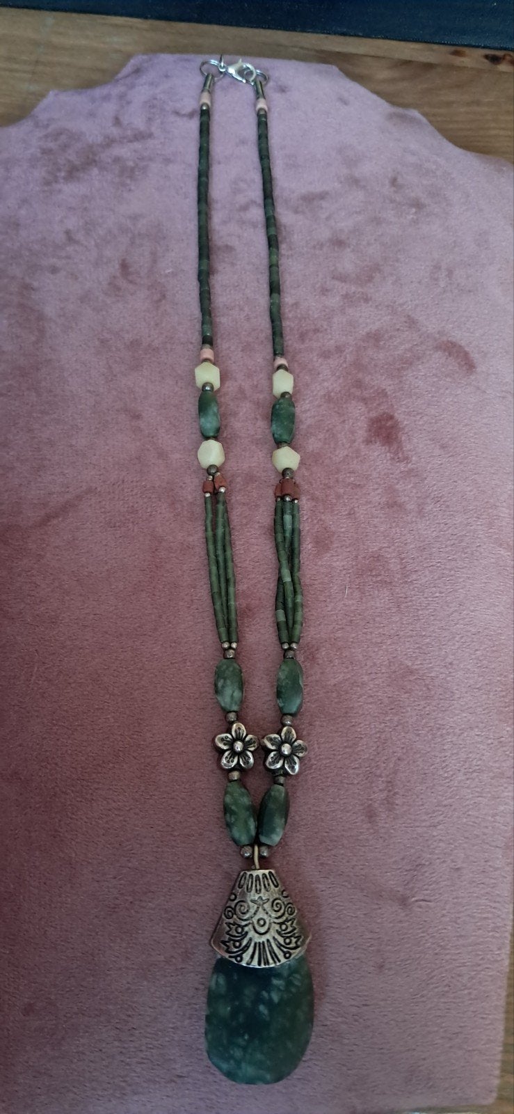 Vintage ketting met natuursteen (Jade/Serpentijn), Gebruikt, Ophalen of Verzenden, Steen of Mineraal, Met edelsteen